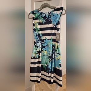 Vince Camuto Women's Floral Dress / Size 2